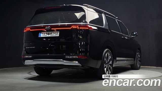 Kia Carnival 4-го поколения 9-Seater Signature - фото 1