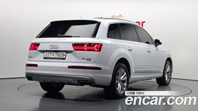 Audi Q7 45 TFSI Quattro - фото 1