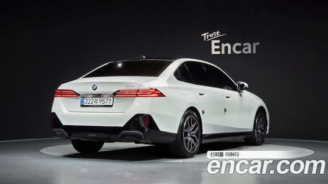 BMW 5-Series G60 520i M Sport - фото 1