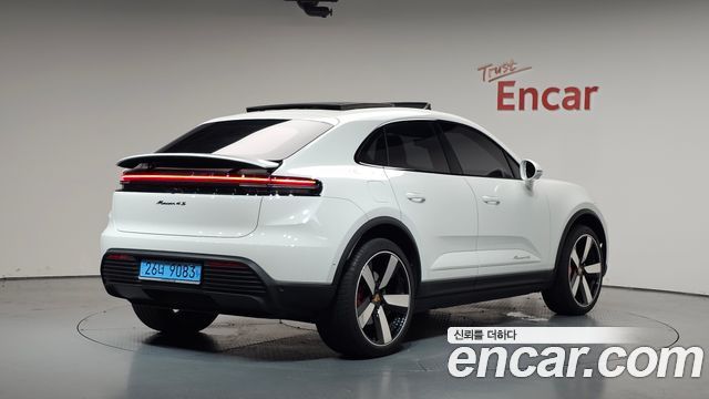 Porsche Macan EV 4S - фото 1