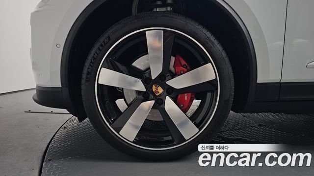 Porsche Macan EV 4S - фото 4