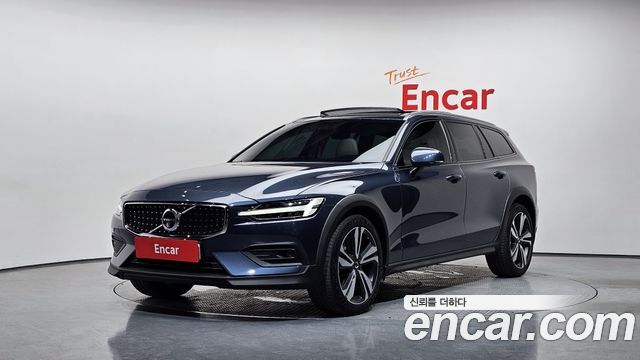 Volvo V60 2-го поколения B5 Pro AWD - фото 0