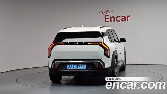 Kia EV3 Long Range 2WD Earth - фото 2