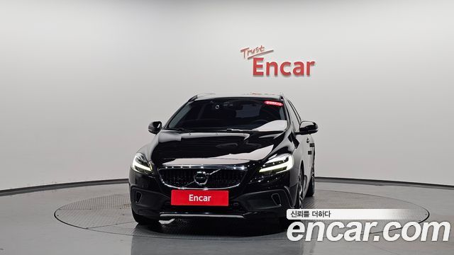 Volvo V40 D3 - фото 1