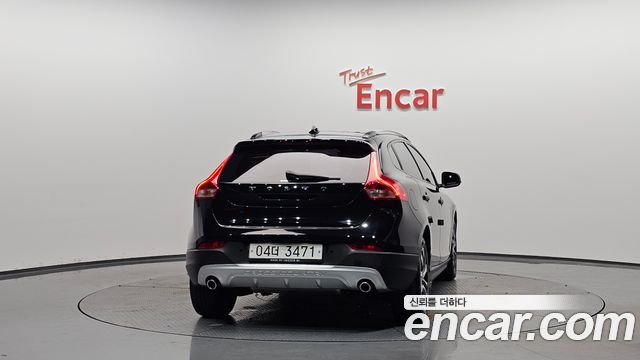 Volvo V40 D3 - фото 2