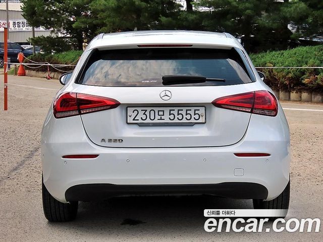 Mercedes-Benz A-Class W177 A220 Hatchback - фото 3