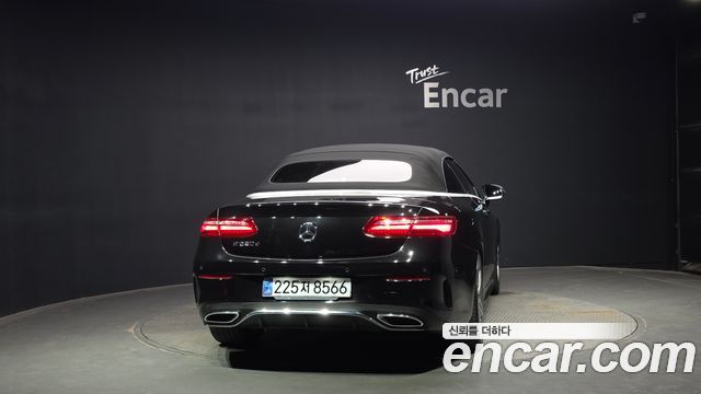 Mercedes-Benz E-Class W213 E220d Cabriolet - фото 2