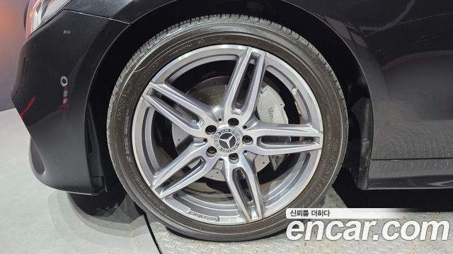 Mercedes-Benz E-Class W213 E220d Cabriolet - фото 3