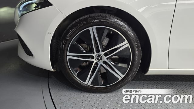 Mercedes-Benz A-Class W177 A220 Sedan - фото 4
