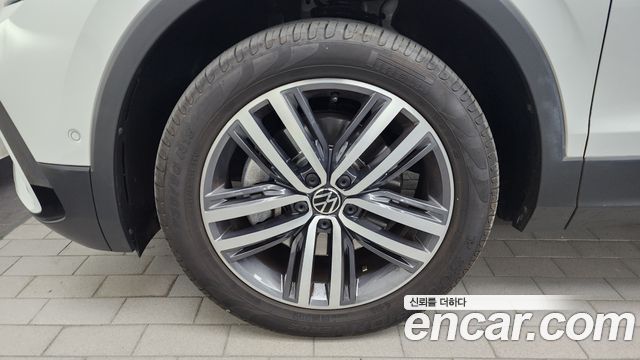 Volkswagen Tiguan 2.0 TSI Prestige - фото 4