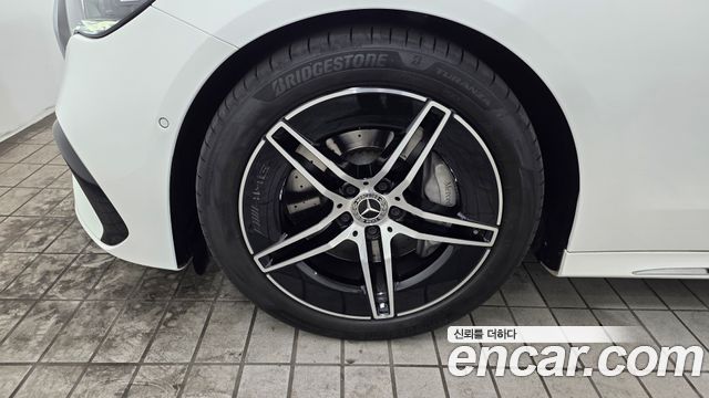 Mercedes-Benz E-Class W214 E300 4MATIC AMG Line - фото 4