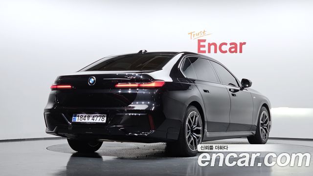 BMW 7-Series G70 740d xDrive M Sport - фото 1