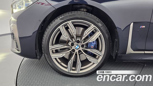 BMW 7-Series G11 M760Li xDrive - фото 3