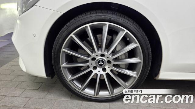 Mercedes-Benz E-Class W213 E350 4MATIC AMG Line - фото 4