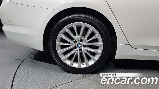 BMW 5-Series G30 520d Luxury Special Edition - фото 4