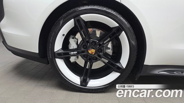 Porsche Taycan GTS - фото 4