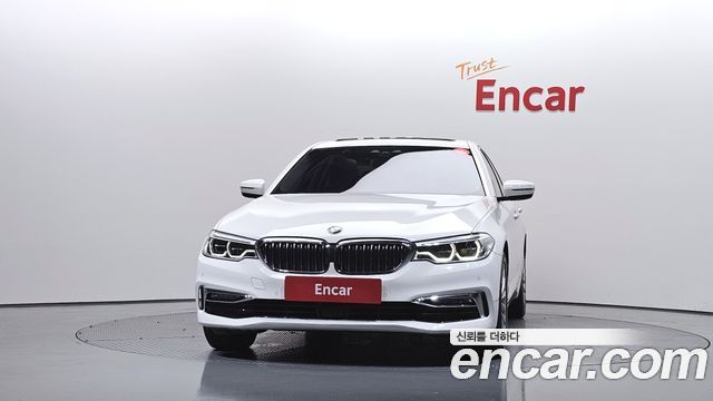 BMW 5-Series G30 530i Luxury Plus - фото 2