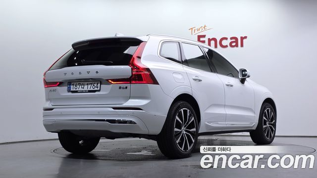 Volvo XC60 2-го поколения B6 Ultimate Bright - фото 1