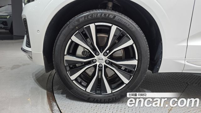 Volvo XC60 2-го поколения B6 Ultimate Bright - фото 4