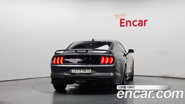 Ford Mustang Coupe - фото 3