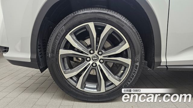 Lexus RX 4-го поколения Executive - фото 4
