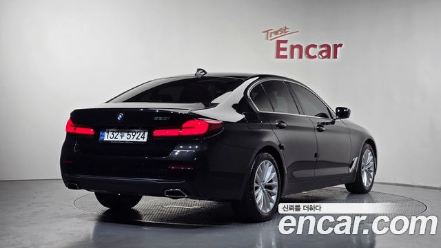 BMW 5-Series G30 530i Luxury - фото 1