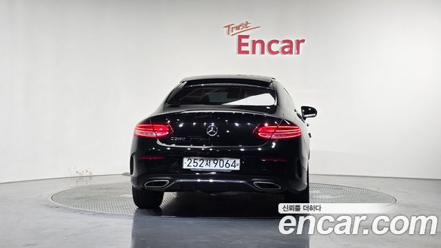 Mercedes-Benz C-Class W205 C200 Coupe - фото 3