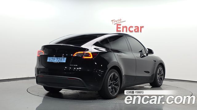 Tesla Model Y Long Range AWD - фото 1