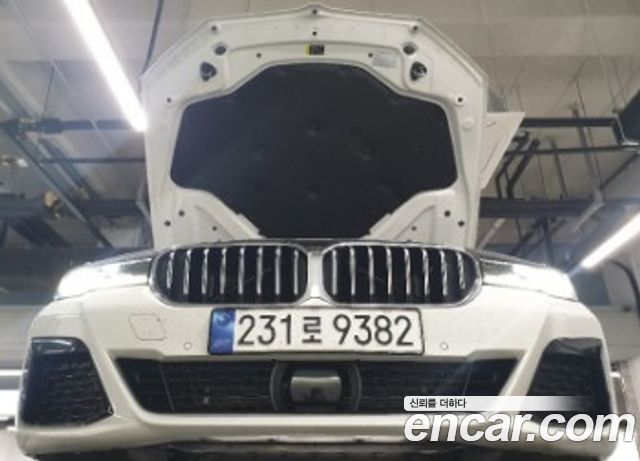 BMW 5-Series G30 520i M Sport - фото 0