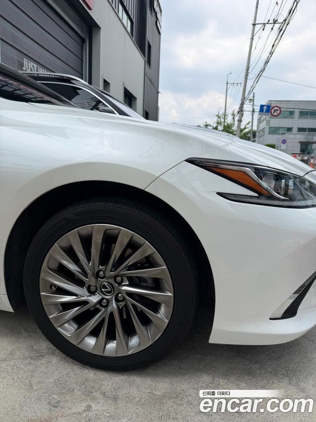 Lexus ES 7-го поколения Luxury Plus - фото 2