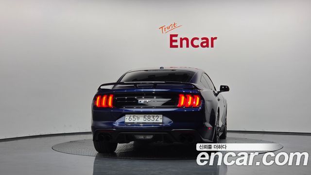 Ford Mustang GT Coupe - фото 3