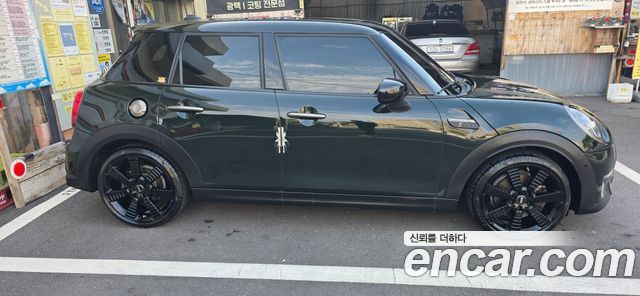 Mini Cooper 3Door Resolute Edition 3rd Gen - фото 2