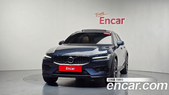 Volvo V60 2-го поколения B5 Ultimate AWD - фото 1