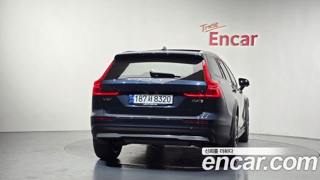 Volvo V60 2-го поколения B5 Ultimate AWD - фото 2