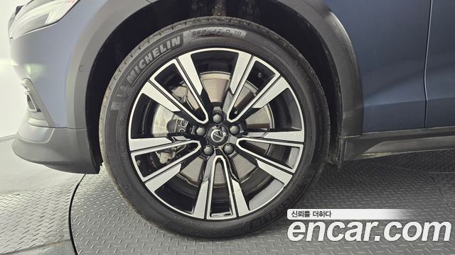 Volvo V60 2-го поколения B5 Ultimate AWD - фото 3