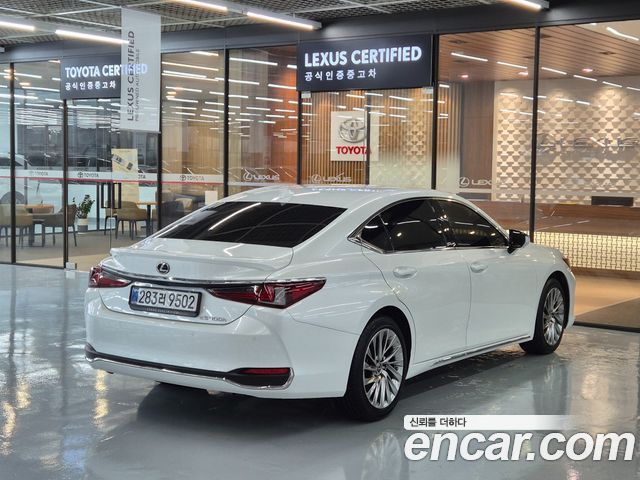 Lexus ES 7-го поколения Executive - фото 1