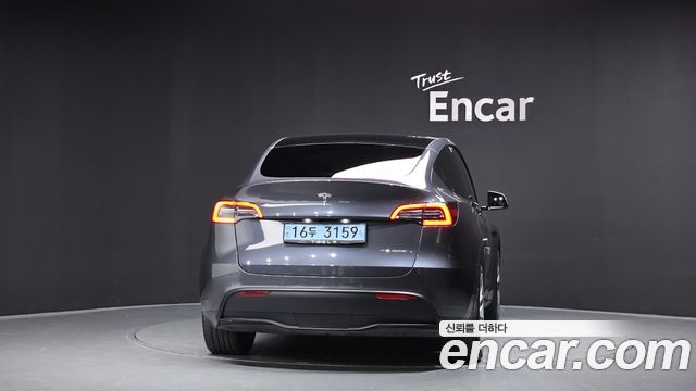 Tesla Model Y Long Range AWD - фото 3