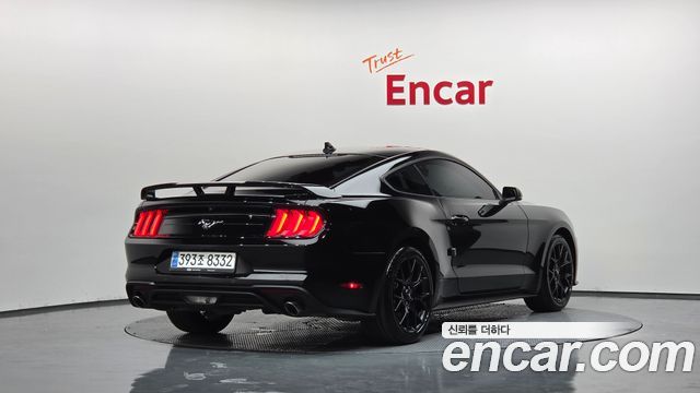 Ford Mustang Coupe - фото 1