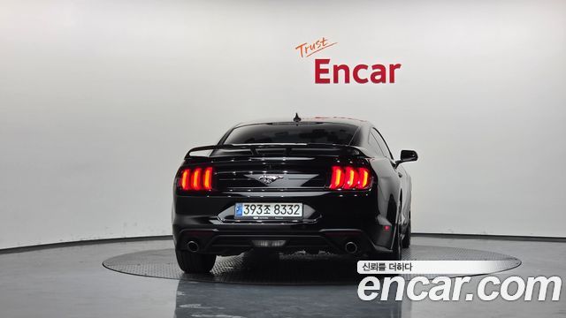 Ford Mustang Coupe - фото 3