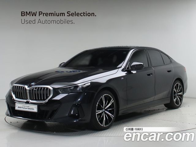 BMW 5-Series G60 530i xDrive M Sport - фото 0