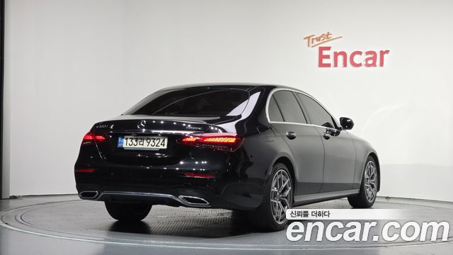 Mercedes-Benz E-Class W213 E220d 4MATIC AMG Line - фото 1
