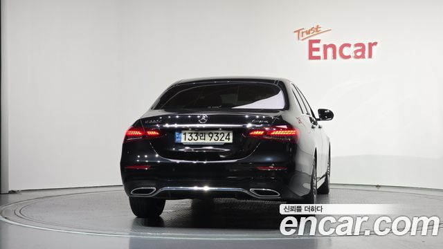 Mercedes-Benz E-Class W213 E220d 4MATIC AMG Line - фото 3