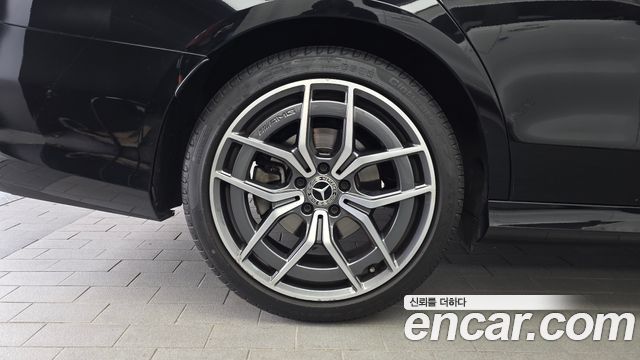 Mercedes-Benz E-Class W213 E220d 4MATIC AMG Line - фото 4
