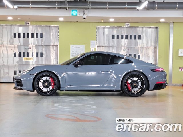 Porsche 911 Carrera 4 GTS - фото 1