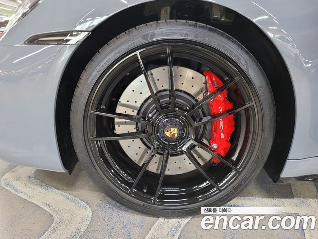 Porsche 911 Carrera 4 GTS - фото 4