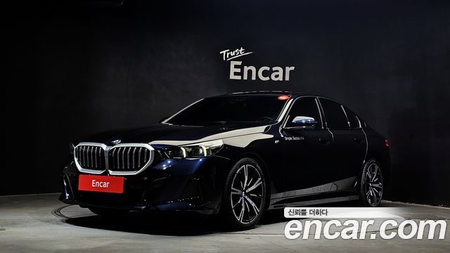BMW 5-Series G60 530i xDrive M Sport - фото 0