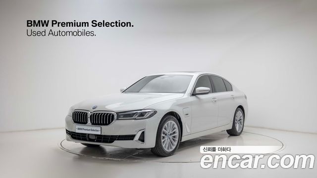 BMW 5-Series G30 530e Luxury - фото 0