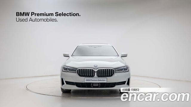 BMW 5-Series G30 530e Luxury - фото 2