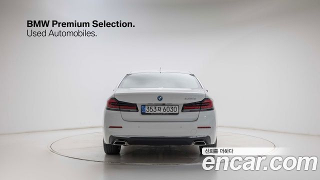 BMW 5-Series G30 530e Luxury - фото 3