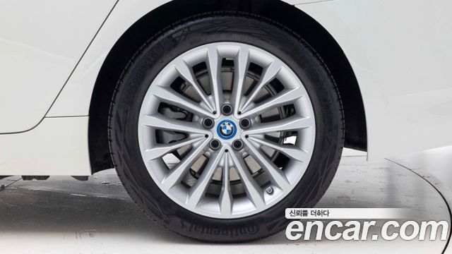 BMW 5-Series G30 530e Luxury - фото 4